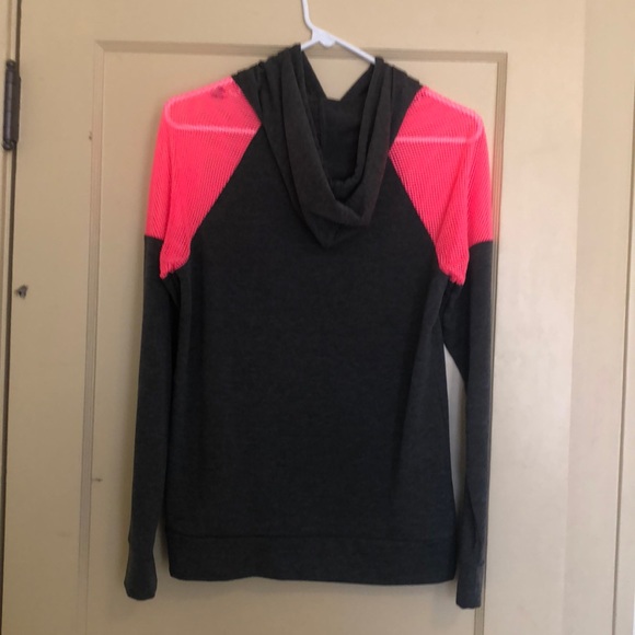 Athletic pullover - Picture 2 of 2